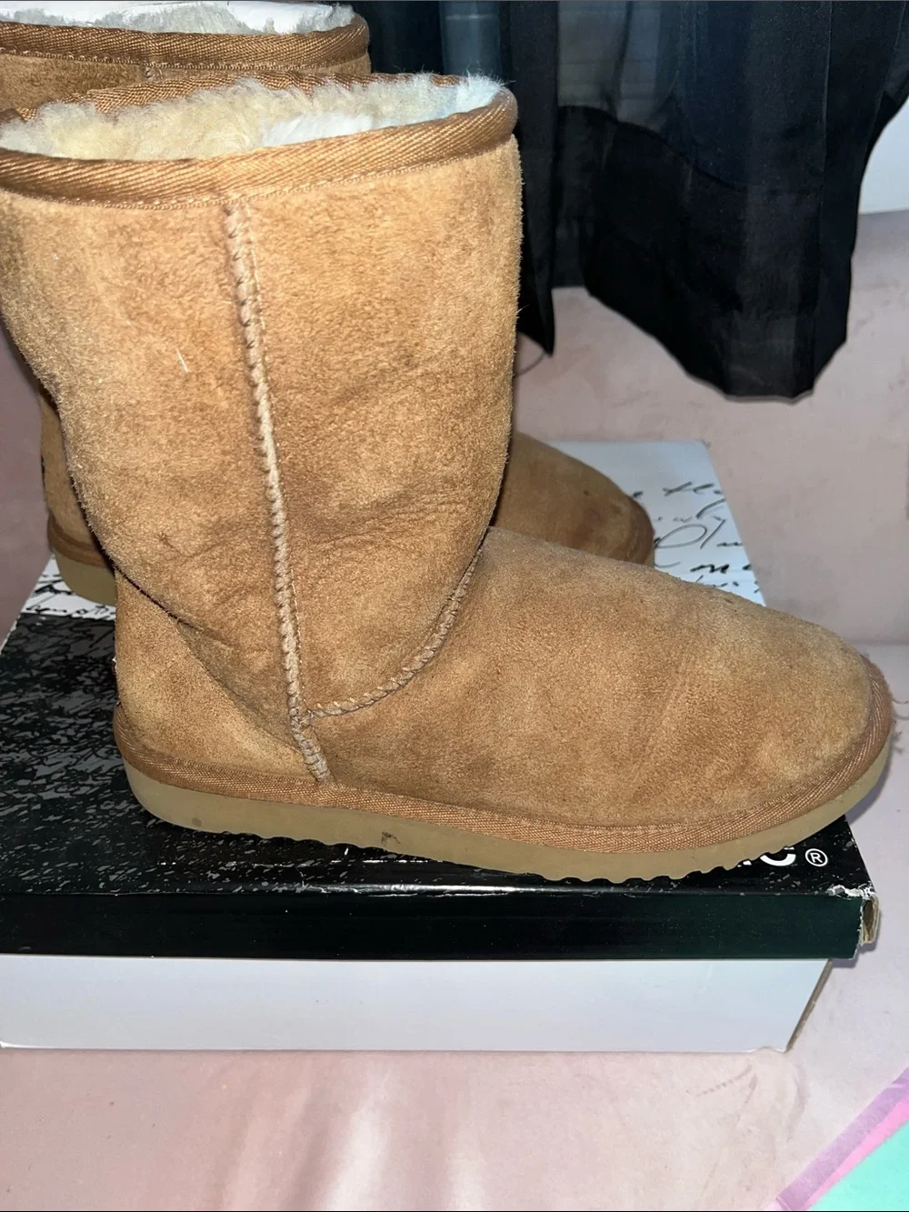 UGG Australia Classic Short Chestnut Suede Shearling Boots Authentic ✨